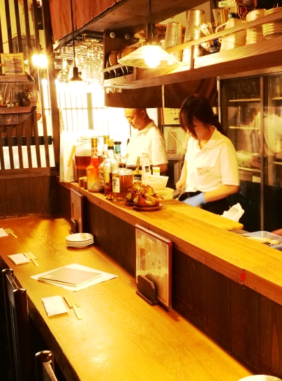 スタッフ達の会話風景写真