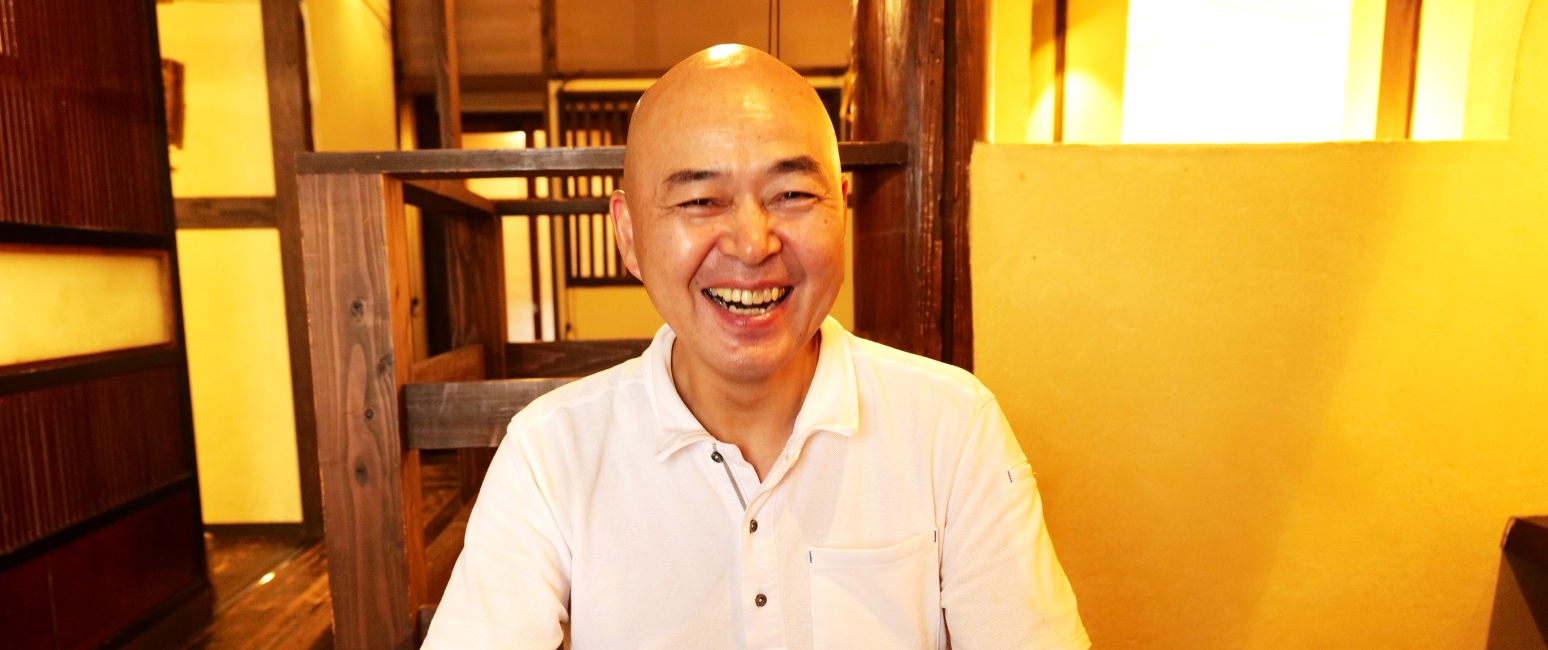 社長が笑っている写真